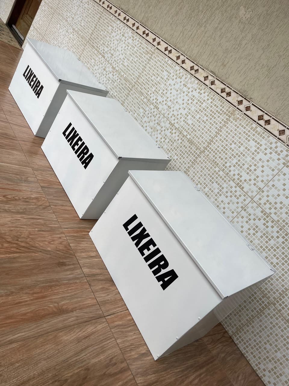 Lixeiras metálicas fabricadas sob medida